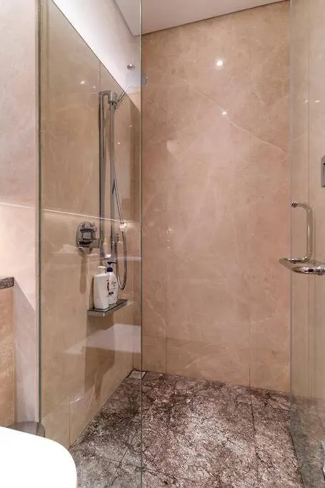 The Rixx Lavish Apartment In The Central Of Dist1 With Pool, Gym, Sauna, Jacuzzi, Kidsclub Ho Chi Minh-stad